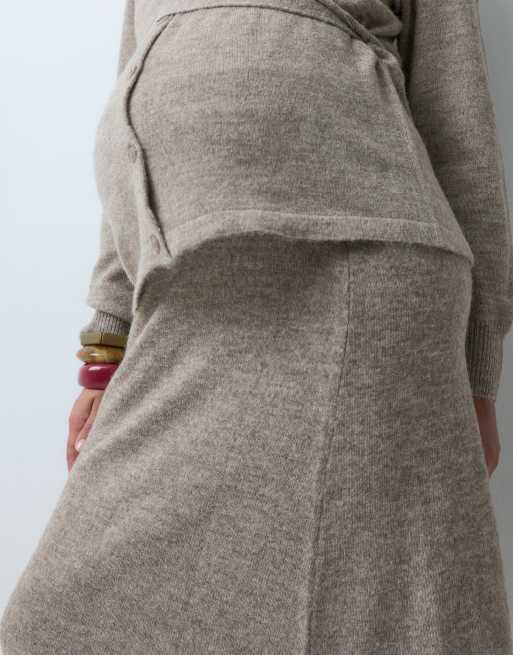 Vero Moda Maternity knitted maxi skirt co-ord in neutral, 3 of 5