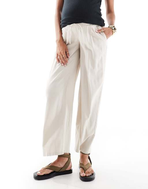 Vero Moda Maternity linen blend wide leg trousers in cream, 2 of 5