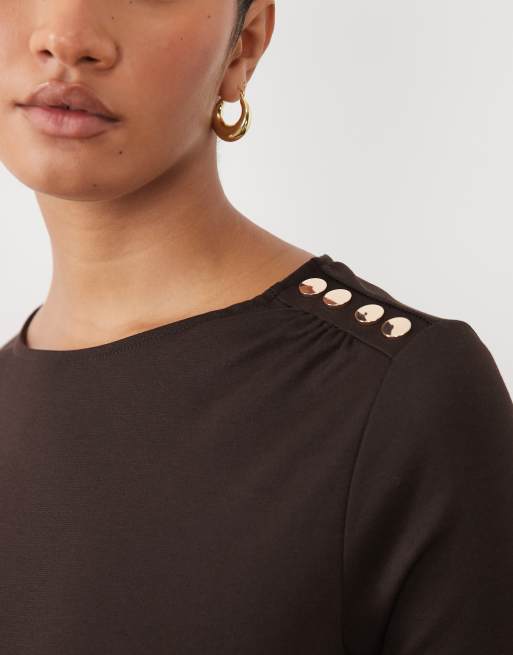 Vero Moda Maternity long sleeve ruched jersey midaxi dress with shoulder detail in chocolate brown, 2 of 4