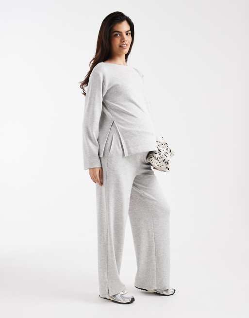 Vero Moda Maternity - Completo grigio chiaro con top a maniche lunghe con scollo a barchetta e pantaloni a fondo ampio, 2 di 3