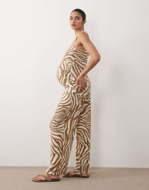 Vero Moda Maternity - Pantaloni a fondo ampio in jersey testurizzato color betulla con stampa astratta in coordinato - view 1