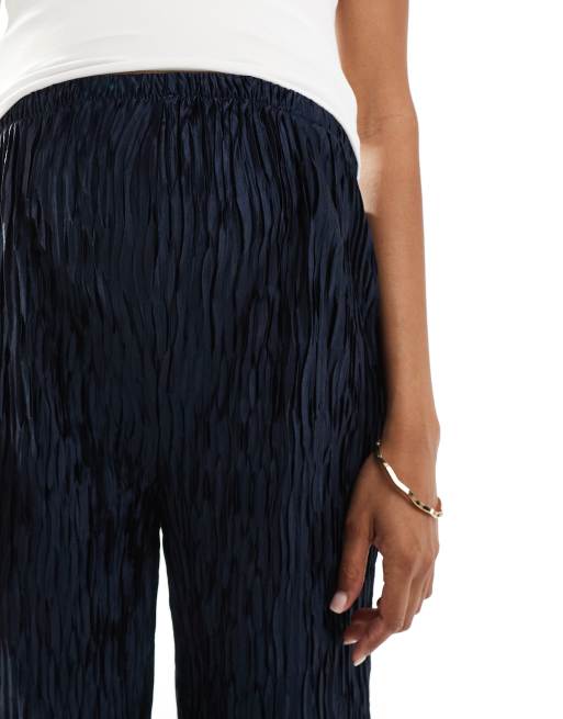 Vero Moda Maternity - Pantaloni a fondo ampio plissé color blu navy testurizzati, 4 di 5
