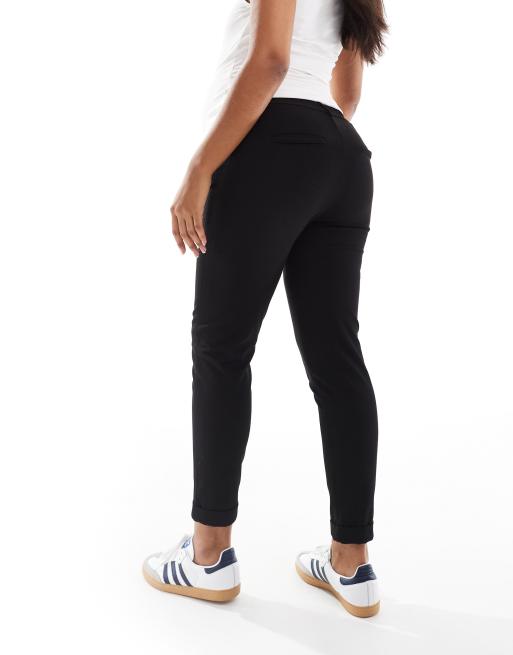 Vero Moda Maternity pull on tapered trousers with turn up in black, 2 of 5