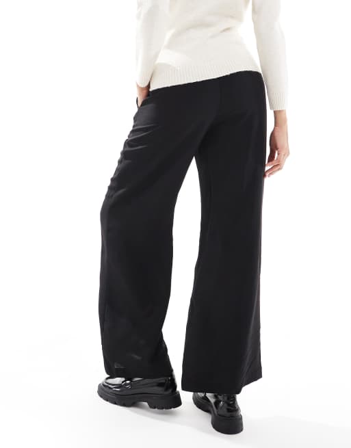 Vero Moda Maternity relaxed tailored trousers in black, 3 of 4
