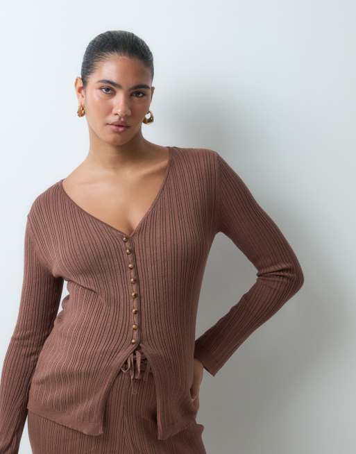 Vero Moda Maternity ribbad jersey-topp med långa utsvängda ärmar i kakaobrun set, 2 av 4