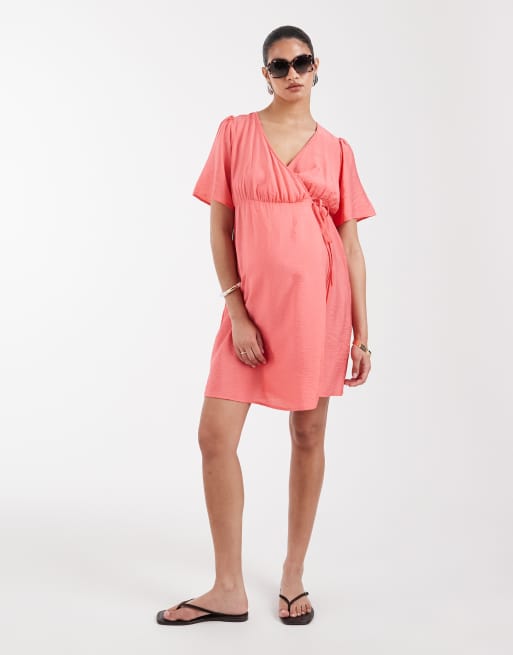 Vero Moda Maternity - Robe portefeuille courte à manches évasées - Rose corail, 3 de 4
