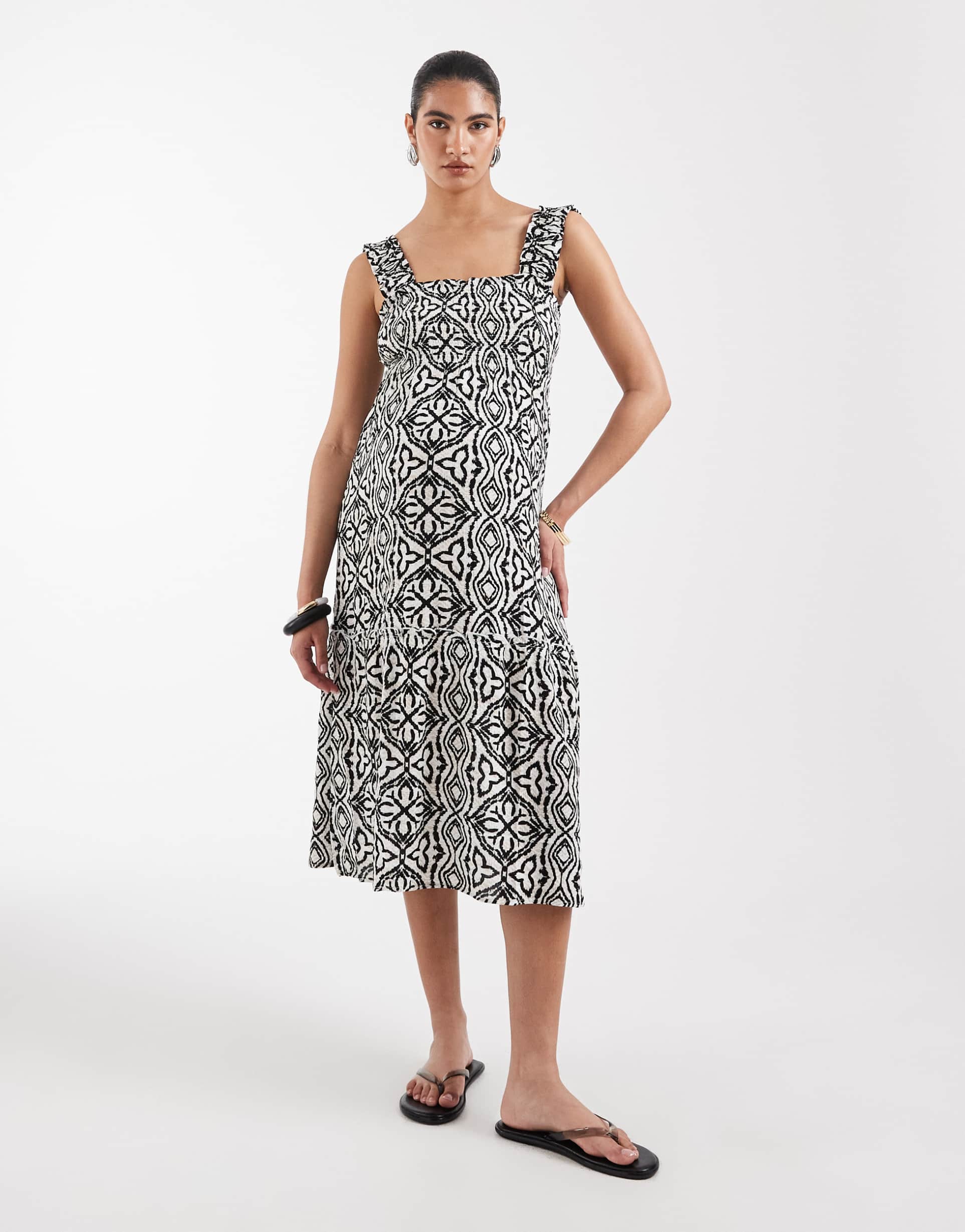 vero moda maternity sleeveless shirred bodice tiered midi dress in black tile print