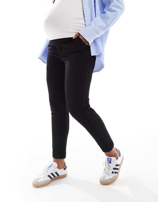 Vero Moda Maternity – Svarta, avsmalnande byxor i dra på-stil med uppvikt kant, 3 av 5