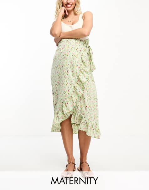 Vero Moda Maternity – Umstands-Midirock in Grün mit Blumenmuster und Wickeldetail vorne - view 1