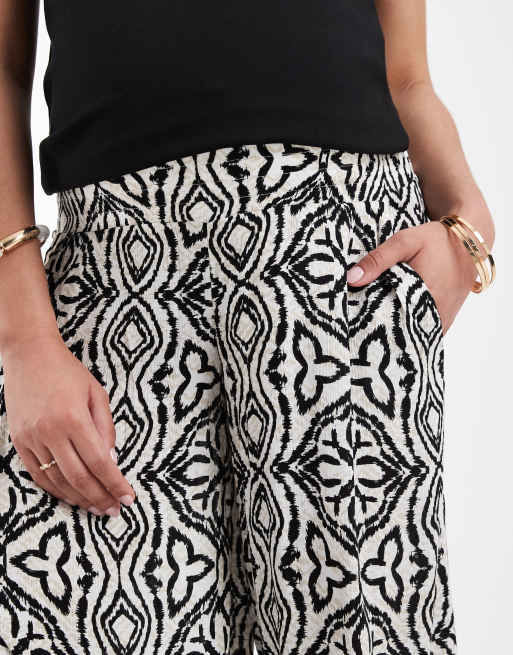 Vero Moda Maternity wide leg pants in black tile print, 4 of 5