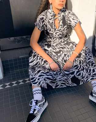 black maxi shift dress