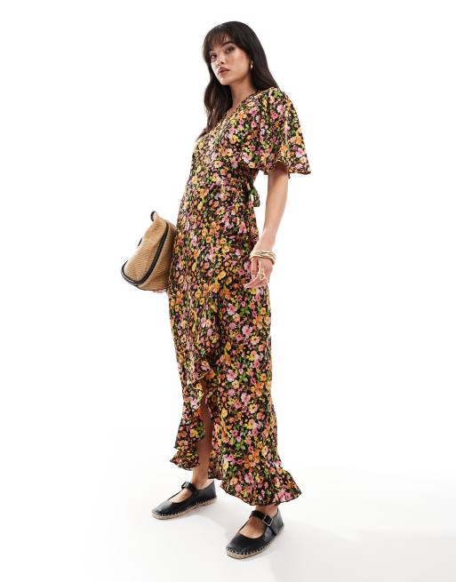 Vero Moda Maxikleid mit Wickeloptik vorn und dunklem Blumenmuster