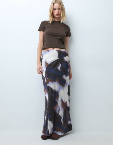 Vero Moda maxinederdel i satin med asymmetrisk talje og brunt akvarelprint - view 1