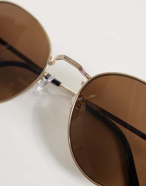 Vero Moda metal frame rounded sunglasses in gold, 2 of 3