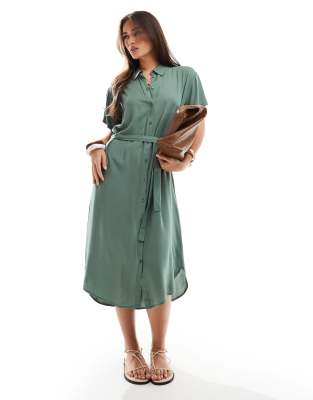 Vero Moda - Midi-Hemdblusenkleid in Grün mit Bindegürtel