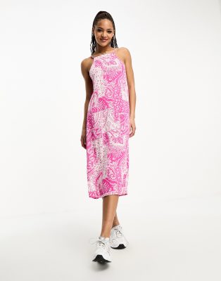 Vero Moda - Midi-Trägerkleid in Rosa mit Paisleymuster