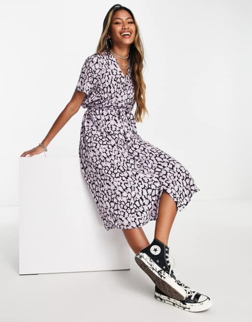 Vero Moda - Midi wikkeljurk met korte mouwen, V-hals en print in zwart, 4 van 4
