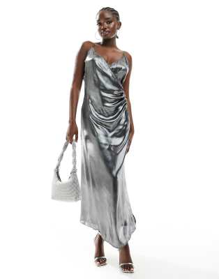 Vero Moda - Midikleid in Metallic-Silber mit gewickelter Vorderseite