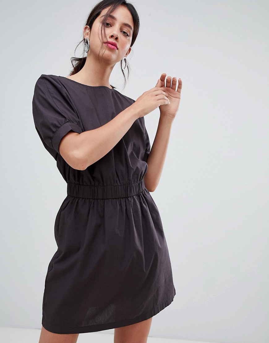 Vero Moda - Mini-jurk met detail in de taille in zwart