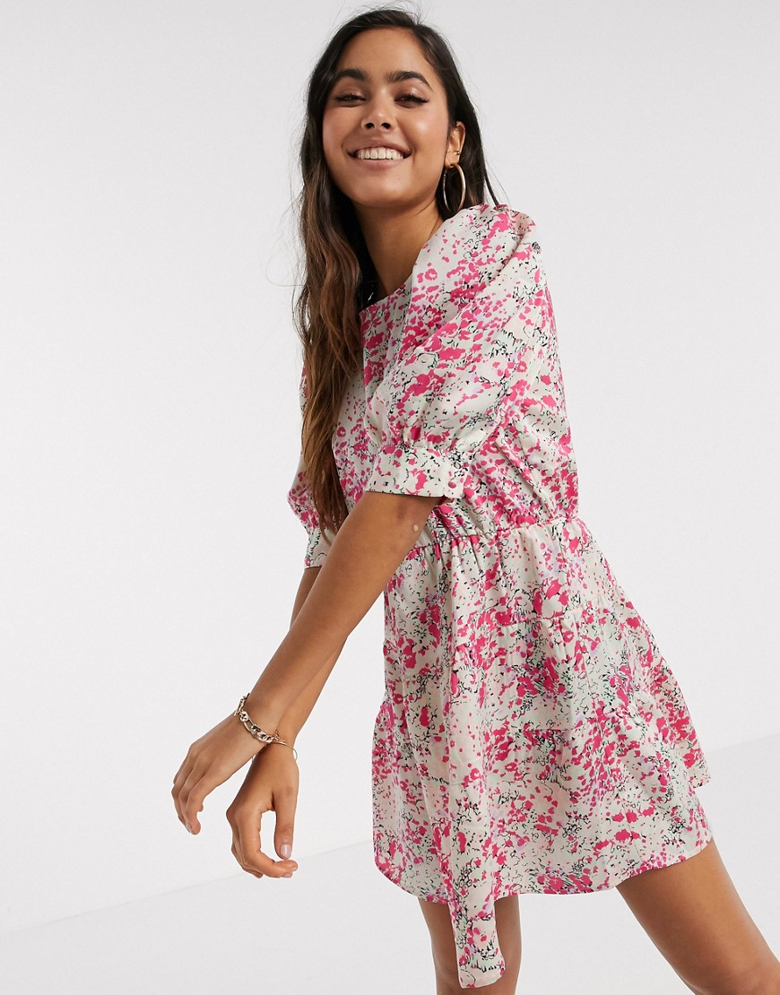 Vero Moda - Mini-jurk met pofmouwen en bloemenprint in roze-Multi