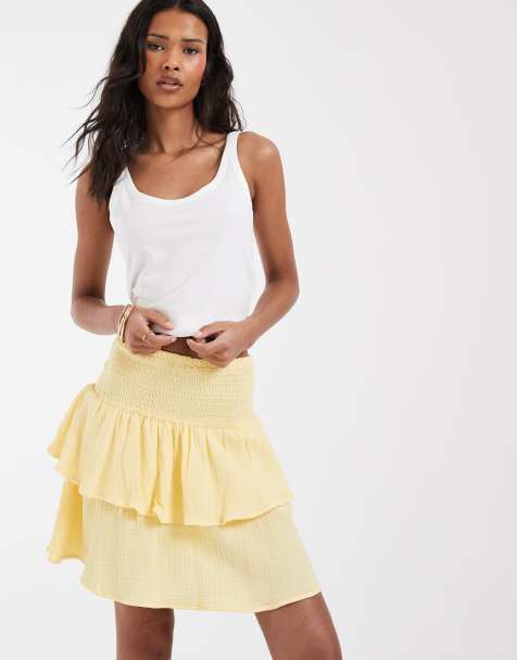 Vero Moda - Mini rok van kaasdoek met gesmokte taille en ruches aan de zoom in bananengeel - view 1