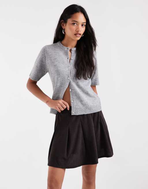 Vero Moda minigonna a vita alta plissettata color marrone cioccolato