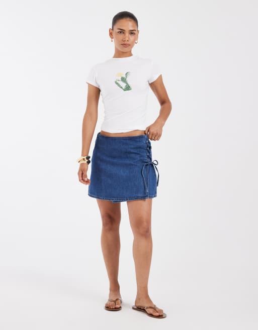 Vero Moda - Minigonna in denim lavaggio blu medio con laccetti laterali, 2 di 5