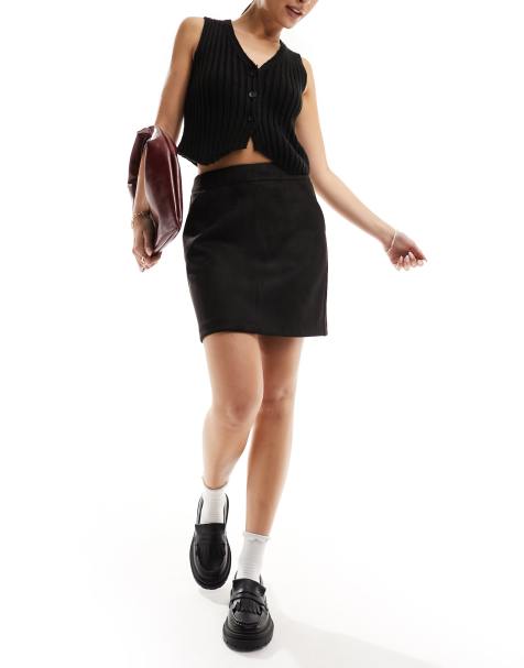 Vero Moda - Minirok van imitatiesuède in zwart - view 1