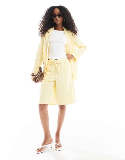 Vero Moda - Mix en match - Elegante short met lange pasvorm in banaangeel, deel van co-ord set - view 1