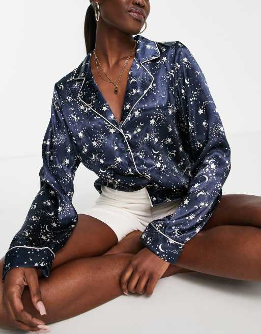 Vero Moda – Mix & Match – Langärmliges Pyjamahemd mit kosmischem Muster
