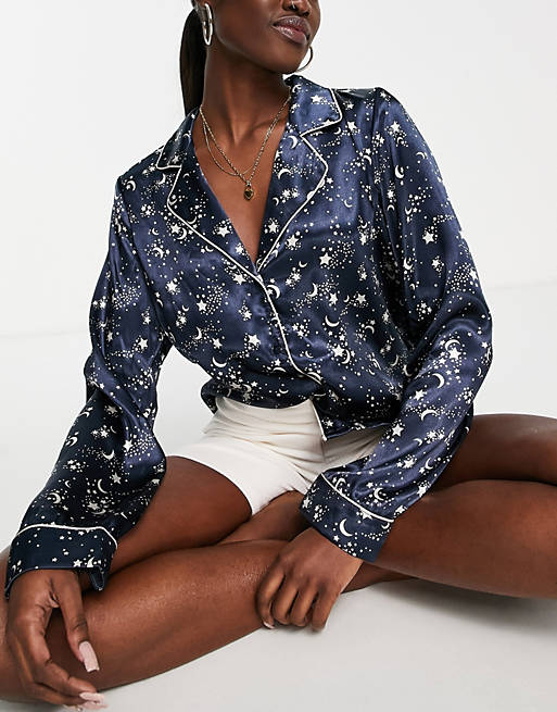 Vero Moda ''mix & match'' long sleeve pyjama shirt in cosmic print