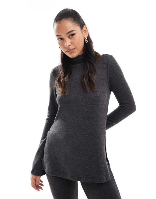 Vero Moda - Mix og match - Sortmeleret og superblød top med slids i siden