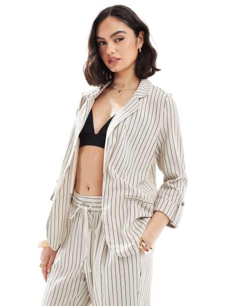 Vero Moda – Mixa och matcha – Krämvitrandig, figursydd kavaj i linnemix, del av set - view 1