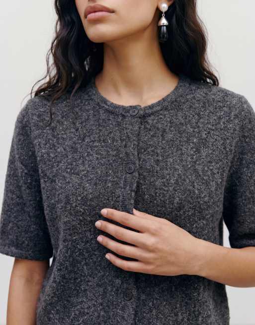 Vero Moda – Mörkgrå, melerad, stickad kofta med korta ärmar, 5 av 5