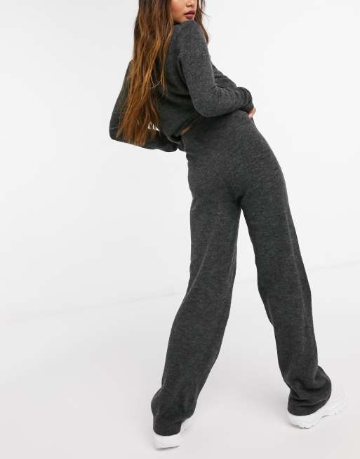 Vero Moda – Mörkgrå stickade byxor med utsvängd design, del av set, 2 av 4