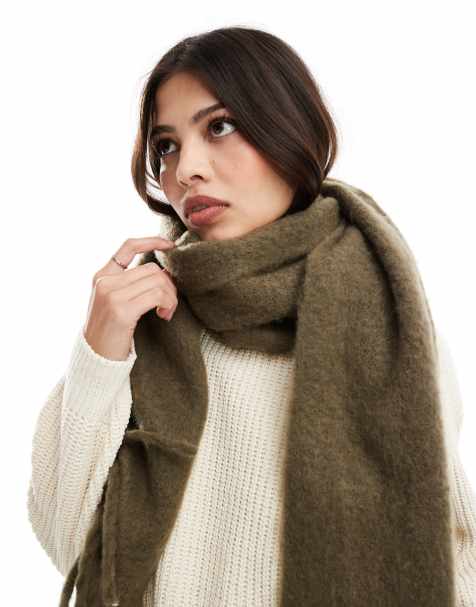 Vero Moda – Mörkgrön halsduk i mjuk bouclé - view 1