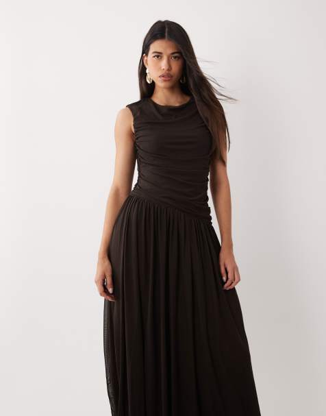 Vero Moda - Mouwloze maxi jurk met gerimpeld detail en asymmetrische taille in bruin - view 1