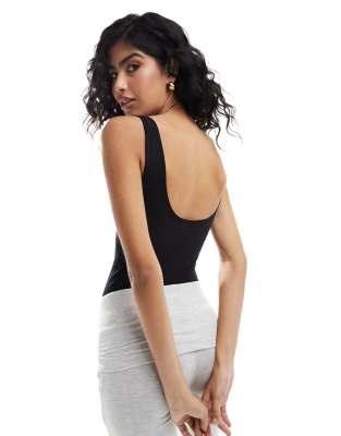 Vero Moda - Nahtloser Body in Schwarz mit U-Ausschnitt