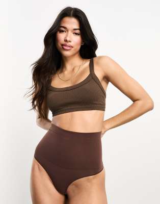 Vero Moda - Nahtloser Tanga in Braun mit hohem Bund-Brown