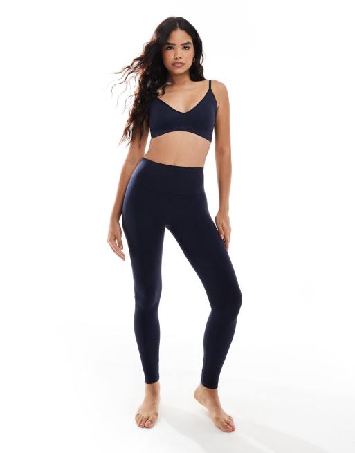 Vero Moda – Nahtloses BH-Oberteil in dunklem Marineblau mit tiefem V-Ausschnitt, Kombiteil, 2 von 4