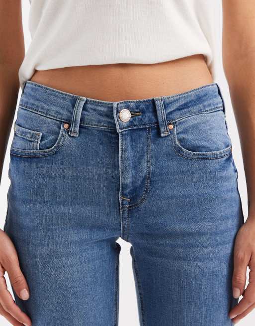 Vero Moda – Niebieskie jeansy z rozszerzanymi nogawkami i średnim stanem, 4 z 5