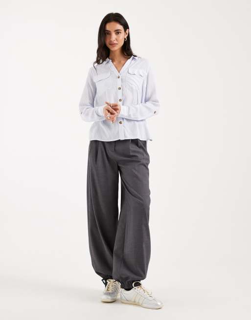 Vero Moda – Niebiesko-biała koszula w paski z kieszenią z przodu, 3 z 4