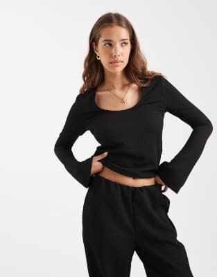 Vero Moda - Oberteil aus strukturiertem Jersey in Schwarz mit Trompetenärmeln, Kombiteil