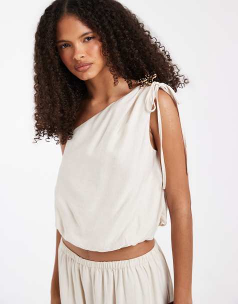 Vero Moda – Oberteil in Cremeweiß mit One-Shoulder-Träger, Ballonsaum und Broschendetail, Kombiteil - view 1