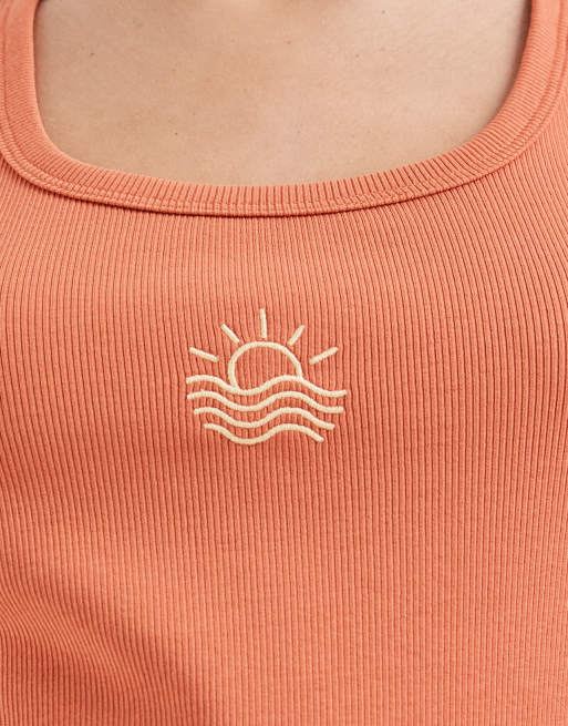 Vero Moda - Orange ribstrikket overdel med dyb rund hals og broderet solgrafik, 3 af 4