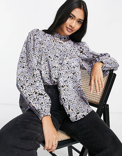 Tops Shirts & Blouses/Vero Moda organic cotton blouse with volume sleeves in blue floral 