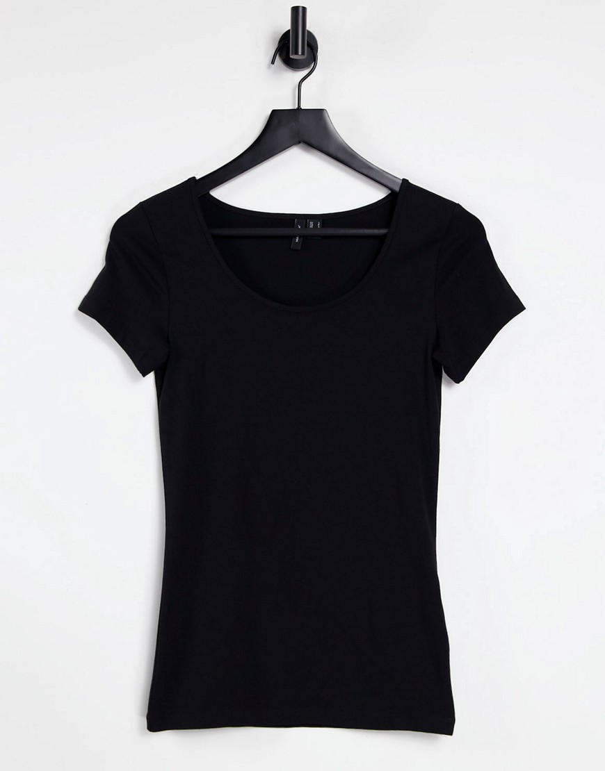 Vero Moda organic cotton scoop neck fitted T-shirt in black