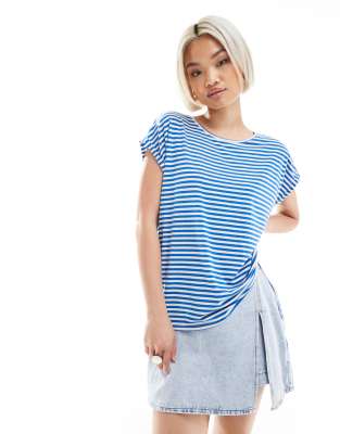 Vero Moda - Oversize-T-Shirt in Hellblau und Weiß gestreift