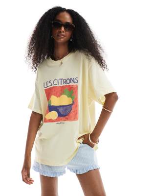 Vero Moda - Oversize-T-Shirt mit Boyfriend-Schnitt in Gelb mit Les-Citrons-Grafik