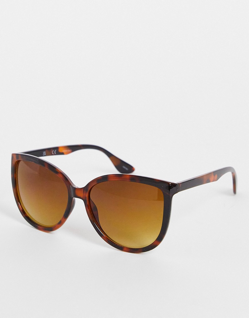 oversized cat eye sunglasses in brown tortoiseshell